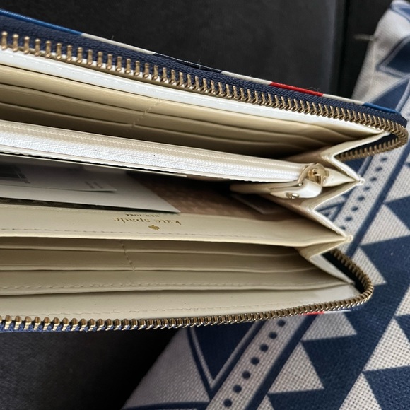 Kate spade New York Daycation neda Wallet. - Picture 2 of 7